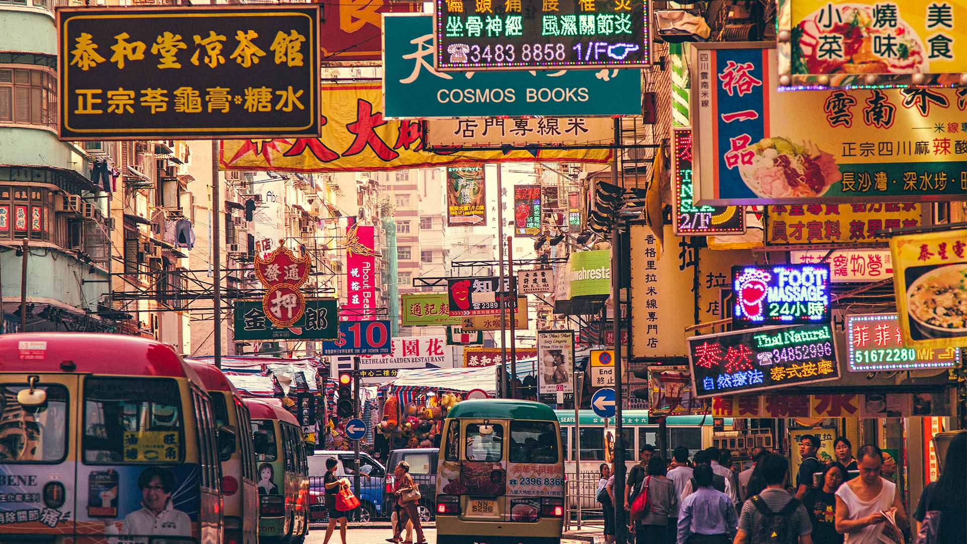 hong-kong-street-scene-Mongkok-District-with-busses